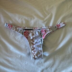 NWOT Printed bikini bottom